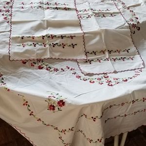 Vintage Embroidered Bed cover + pillowcases